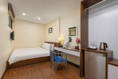 스탠다드 킹룸 — Queen Cafe Hotel & Pub